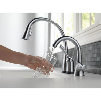 Delta Arctic Stainless Finish Pilar Collection Single Handle Pull Down Kitchen Faucet with Touch2O Technology and Beverage Faucet Package D028CR